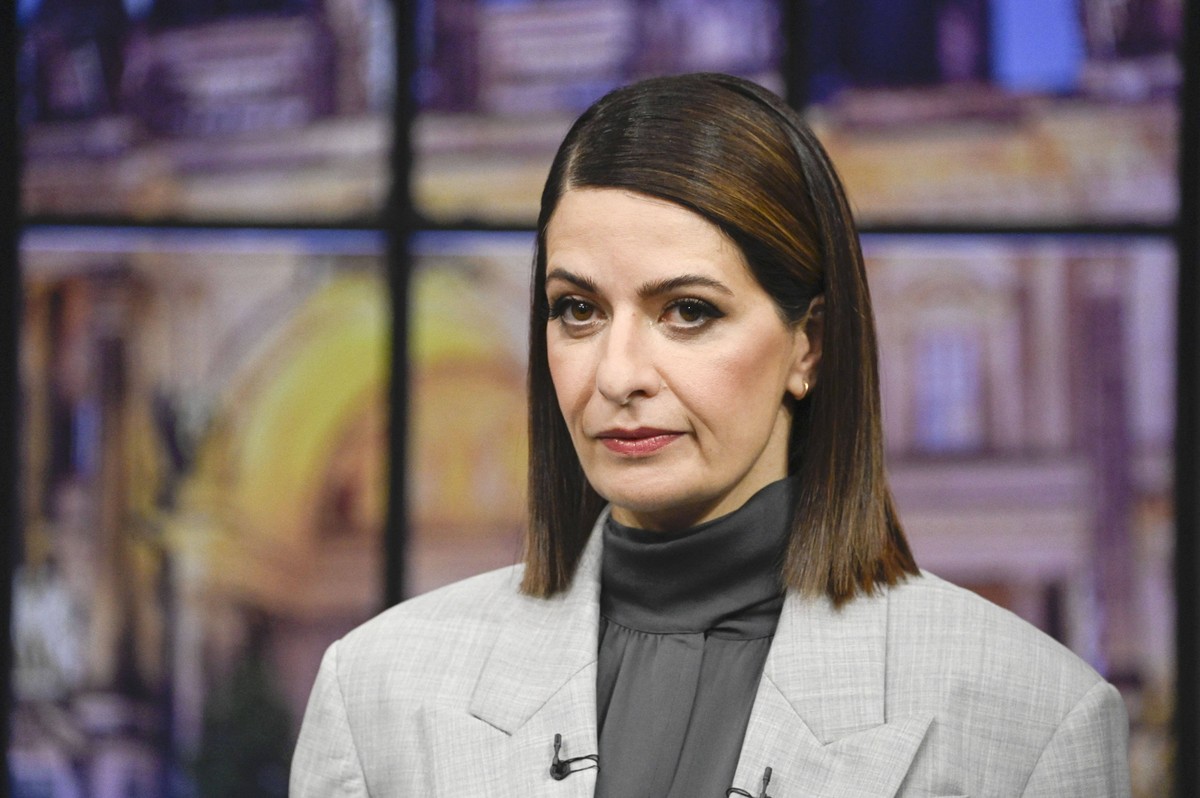 Linda Zervakis beim Triell - Dreikampf ums Kanzleramt von ProSieben, SAT.1 und Kabel Eins mit den Kanzlerkandidaten im Studio Berlin-Adlershof. Berlin, 19.09.2021 *** Linda Zervakis at the Triell thre ...