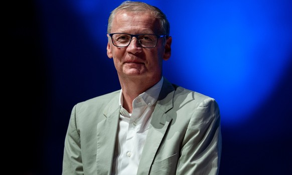 Political Forum Ruhr *** FOR EDITORIAL PURPOSES ONLY *** EDITORIAL USE ONLY ***<p>Günther Jauch sitzt auf dem Podium auf der Bühne. Das Politikforum Ruhr mit dem Thema Wenn die Glocken läuten…“ data-image-id=“2343321037582260″ class=“watson-snippet__image bg-light block h-auto w-full „/></p><p><span class=