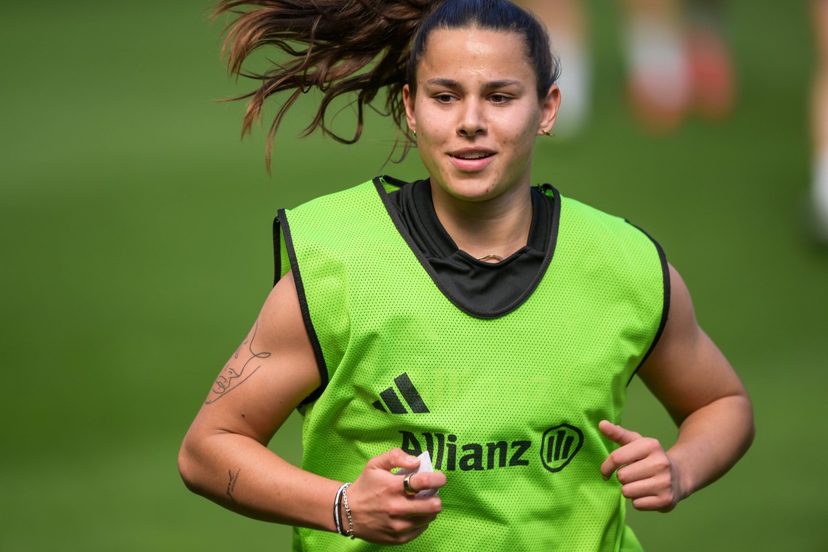 Fu�ball, DFB Pokal Frauen, 20250430, Abschlusstraining MD-1 FC Bayern M�nchen - SV Werder Bremen. Im Bild Lena OBERDORF Bayern, 8. K�ln Rhein-Energie Stadion Nordrhein-Westfalen Deutschland *** Soccer ...