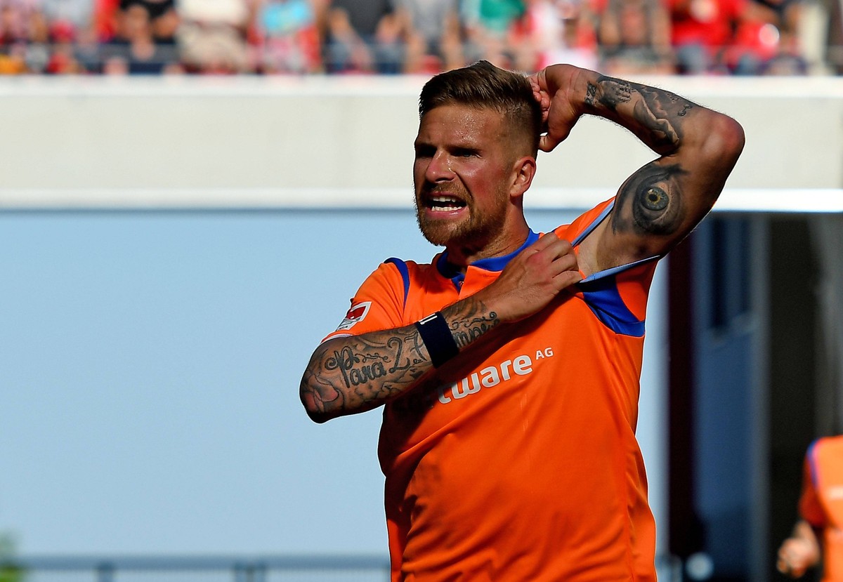 06.05.2018, xfux, Fussball 2.Bundesliga, Jahn Regensburg - SV Darmstadt 98, emspor, emonline, v.l. Tobias Kempe (SV Darmstadt 98) Torjubel, Goal celebration, celebrate the goal zum 0:3 Regensburg ***  ...