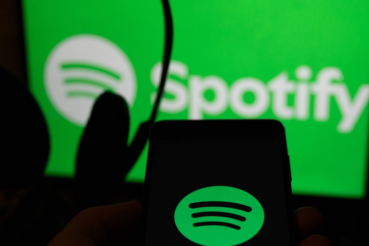 Photo illustration in Denmark - 29 Dec 2024 In this photo illustration, a Spotify logo is seen displayed on a smartphone screen and in the background. Denmark Copyright: xKristianxTuxenxLadegaardxBerg ...