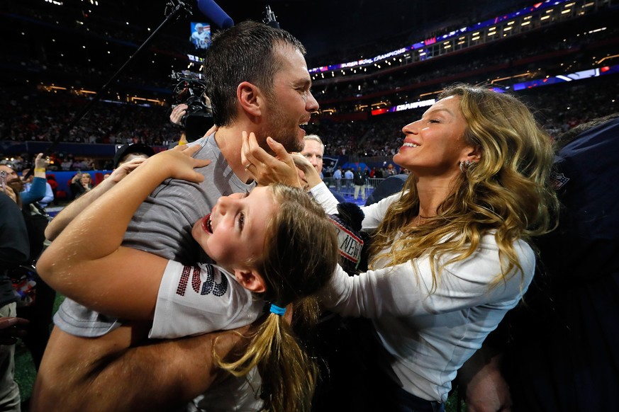 Tom Brady neben seiner Frau Gisele Bündchen beim Feiern des Super-Bowl-Siegs der New England Patriots im Februar 2019. Mit sechs Erfolgen ist Brady Rekordsieger beim Super Bowl. 