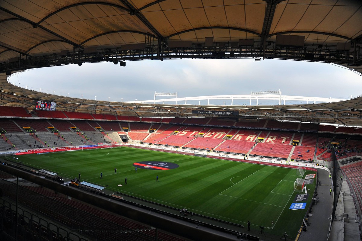Blick von der Pressetribuene ins die Mercedes-Benz Arena. Deutschland, Stuttgart: Fussball, Bundesliga: VfB Stuttgart am 01.11.2015, Mercedes-Benz Arena.

Glance from the Pressetribuene ins The Merc ...
