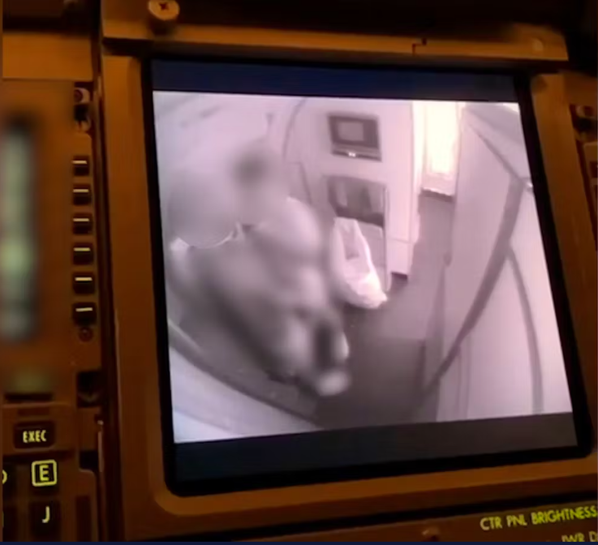 Zu den Aufnahmen der Bordkamera gibt es einen Audiokommentar der Crew.