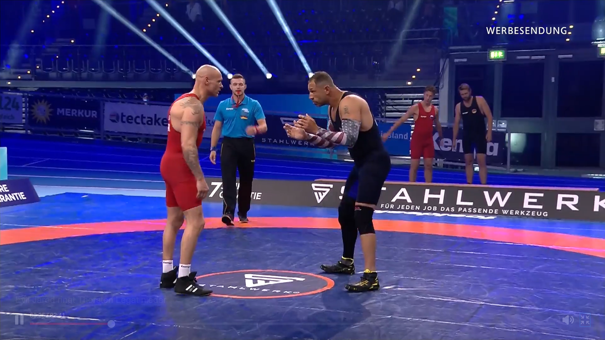 Thorsten Legat tritt gegen Evil Jared im Ringen an.
