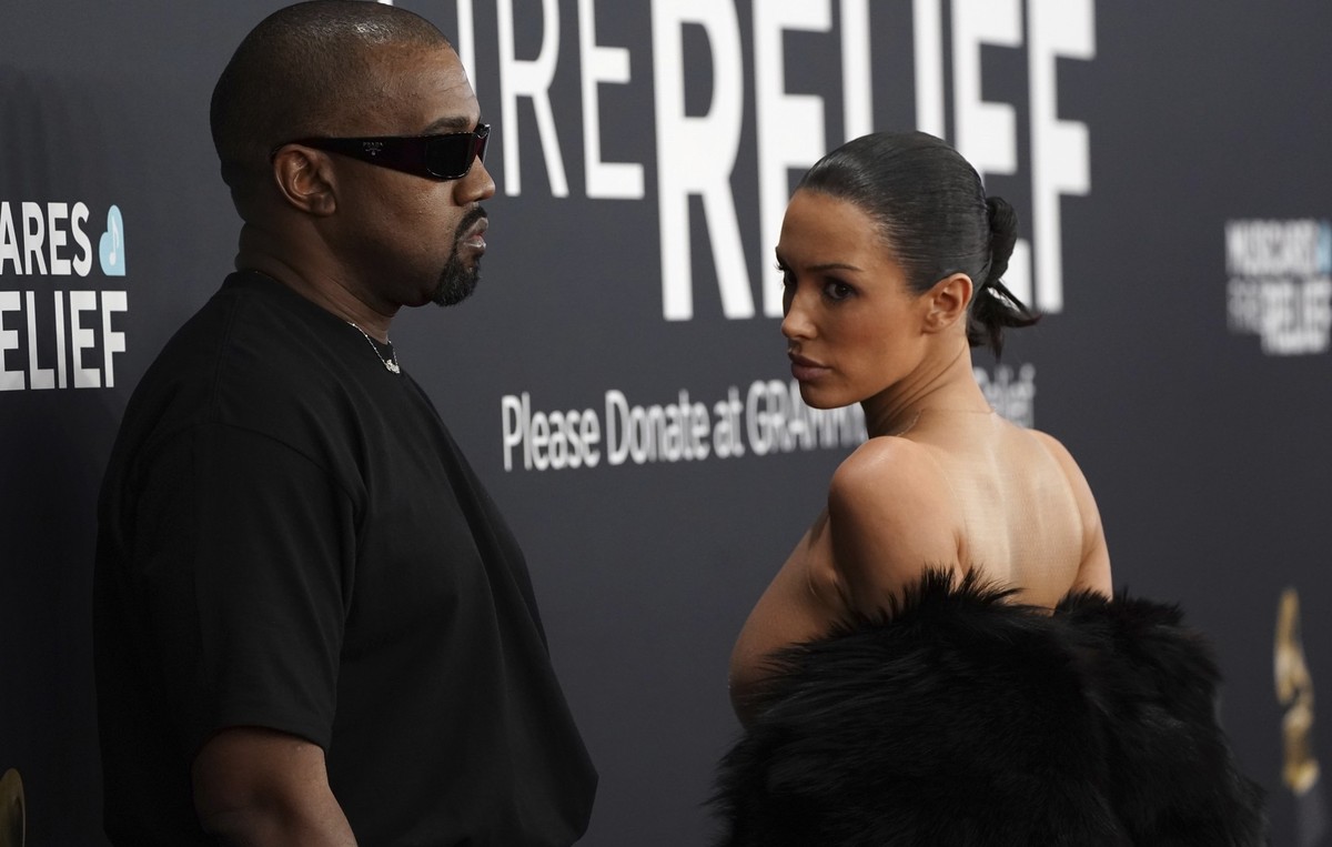 02.02.2025, USA, Los Angeles: Kanye West und Bianca Censori kommen zur 67. Grammy-Verleihung. Foto: Jordan Strauss/Invision/AP/dpa +++ dpa-Bildfunk +++