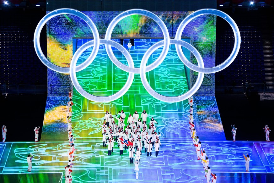 220204 Team Norway with flag bearers Kjetil Jansrud and Kristin Skaslien during the Opening Ceremony of the 2022 Winter Olympics on February 4, 2022 in Beijing. Photo: Joel Marklund / BILDBYRAN / kod  ...