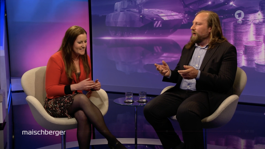 Janine Wissler (Linke) und Anton Hofreiter (Grüne) streiten über die Waffenlieferungen für die Ukraine.