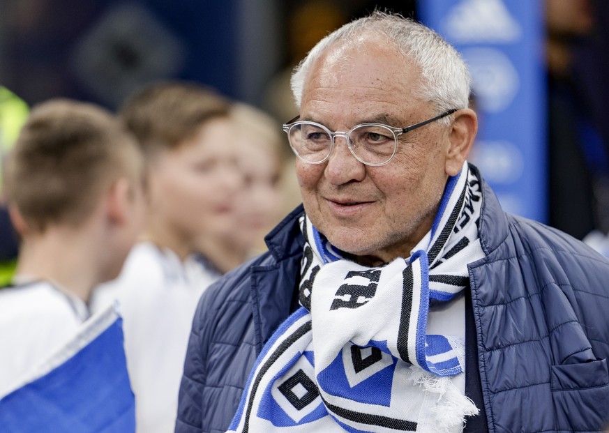 ARCHIV - 20.05.2023, Hamburg: Fußball: 2. Bundesliga, Hamburger SV - SpVgg Greuther Fürth, 33. Spieltag, Volksparkstadion. Hamburgs Ex-Fußballer Felix Magath betritt vor Spielbeginn deas Stadion. Maga ...