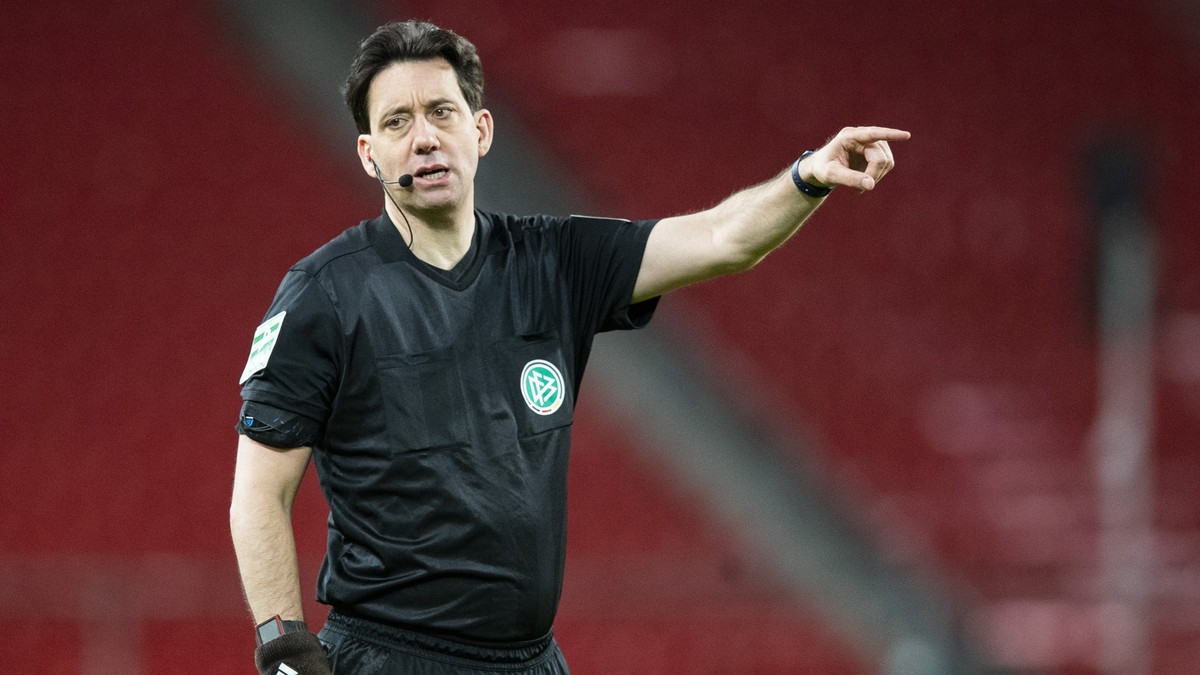 Graf fires at the referee after the VAR chaos
