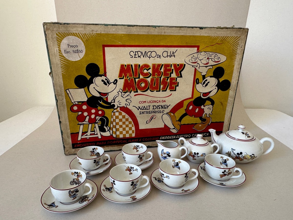 Der besondere Charme des Porzellan-Sets: die alten Designs von Mickey und Minnie Mouse.