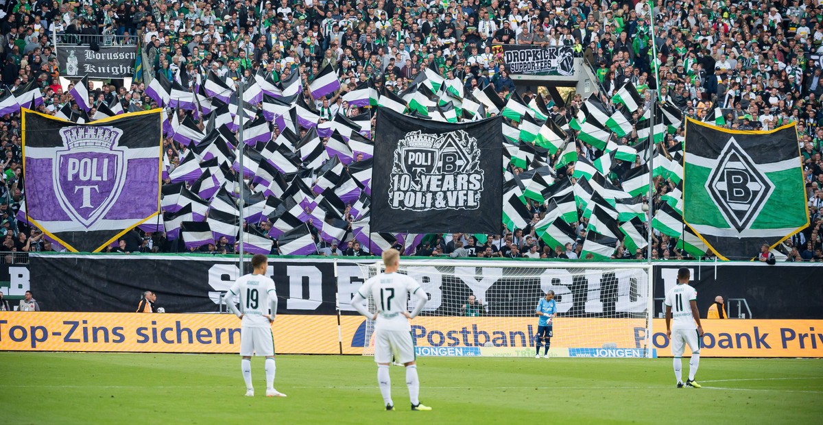 Moenchengladbach, Germany 25.08.2018, 1. Bundesiga, 1. Spieltag, Borussia Moenchengladbach - Bayer 04 Leverkusen, Fans von BMG Koreographie ( DeFodi001 *** Moenchengladbach Germany 25 08 2018 1 Bundes ...