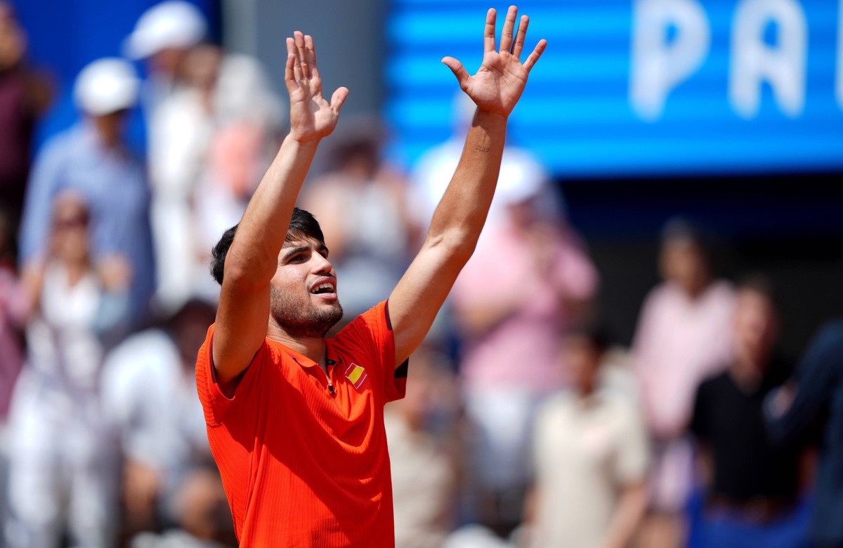 Olympics: Tennis Aug 2, 2024 Paris, France Carlos Alcaraz ESP celebrates after defeating Felix Auger-Aliassime not pictured during the Paris 2024 Olympic Summer Games at Stade Roland Garros. Paris Sta ...