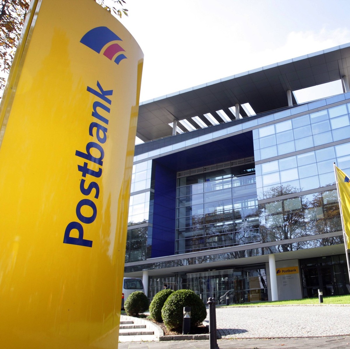 DEUTSCHLAND, BONN, 01.10.2011 Zentrale Deutsche Postbank AG in Bonn JW81644120 MR:N

Germany Bonn 01 10 2011 Headquarters German Postbank AG in Bonn Mr n