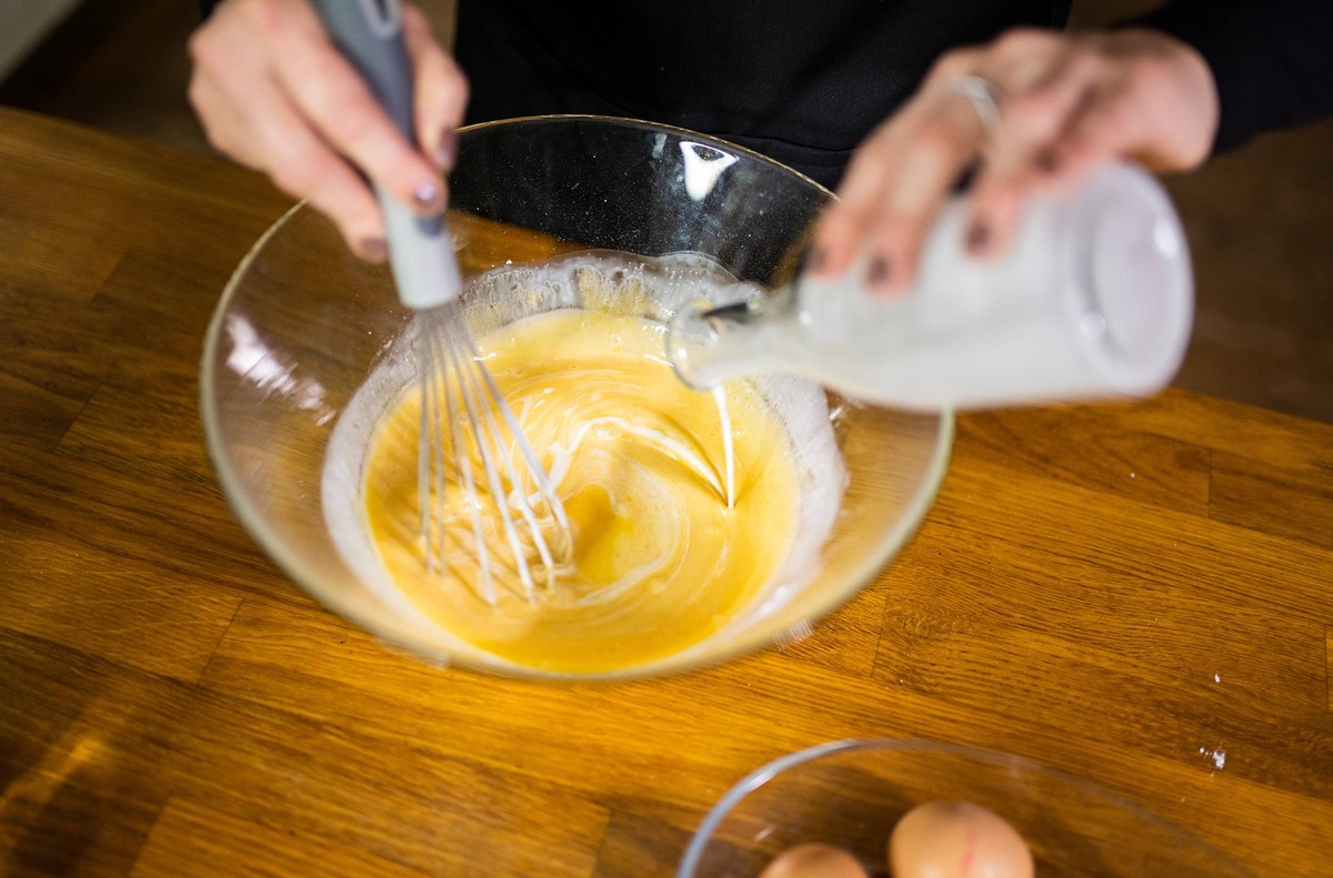 Wie macht man Eierlikör 18.03.2021 Hirschberg x1x Wie macht man Eierlikör Zutaten und Herstellung. Frankfurt Frankfurt Hessen Germany *** How to make eggnog 18 03 2021 Hirschberg x1x How to make eggno ...