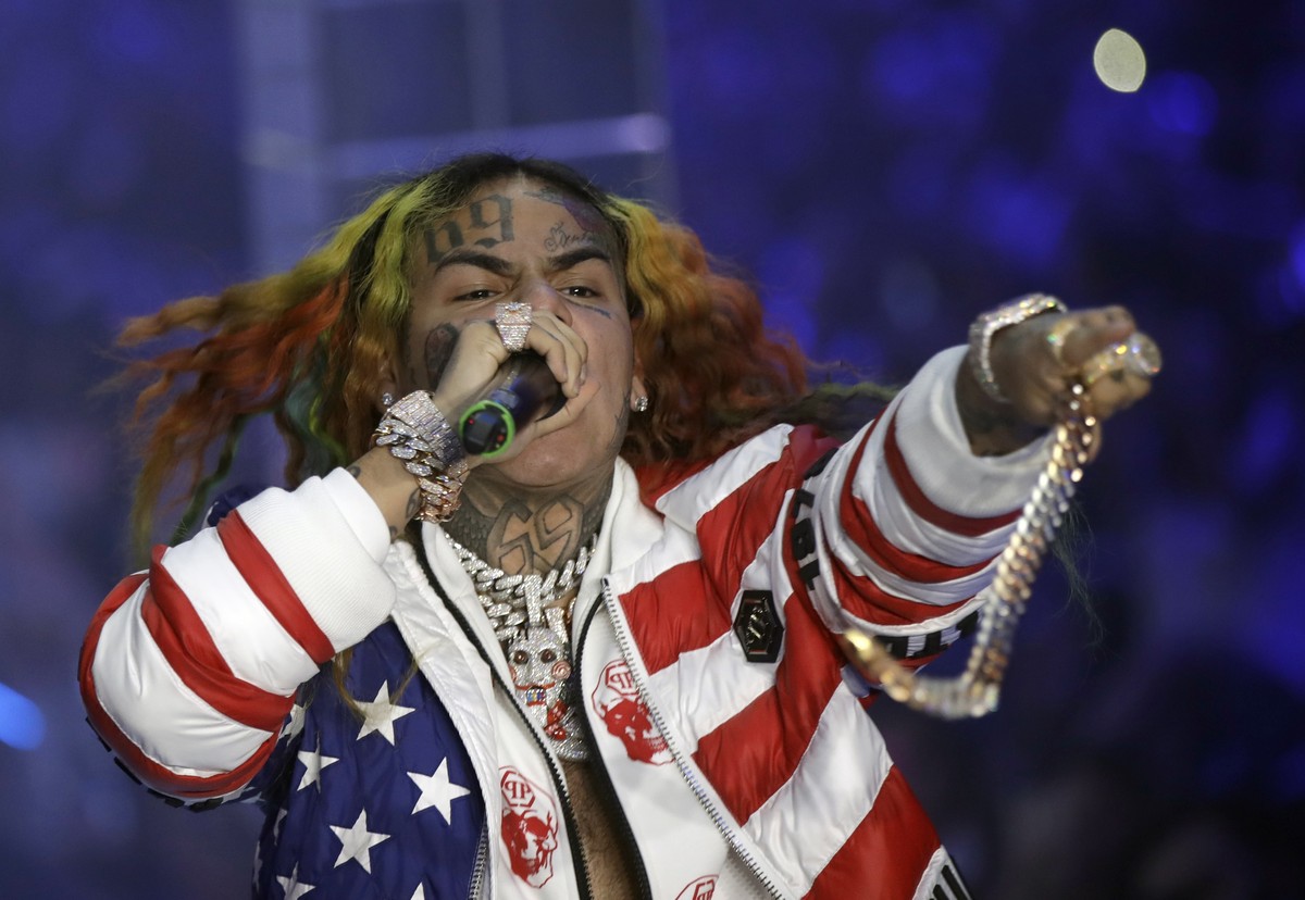 FILE- In this Sept. 21, 2018 file photo, rapper Daniel Hernandez, known as Tekashi 6ix9ine, performs during the Philipp Plein women's 2019 Spring-Summer collection during Fashion Week in Milan, I ...