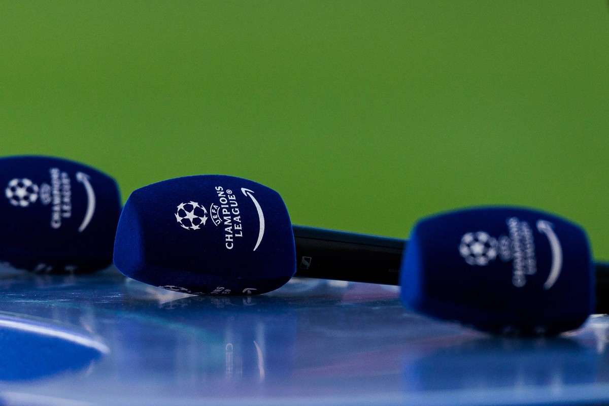 UEFA Champions League Viertelfinale: FC Bayern M�nchen - Inter Mailand 08.04.2025 Symbolfoto Champions League - Amazon Prime Mikrofone UEFA Champions League Viertelfinale: FC Bayern M�nchen - Inter Ma ...