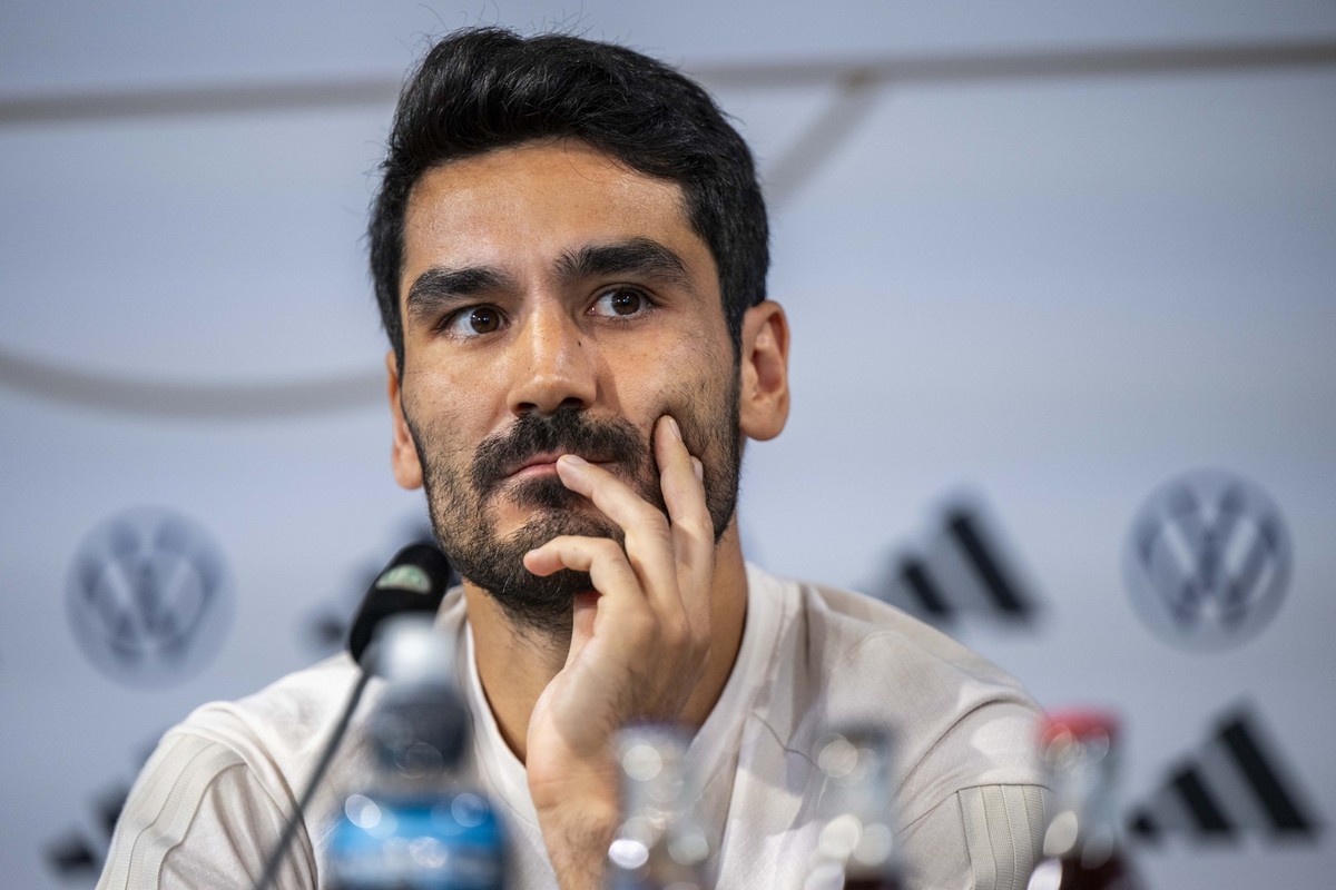 08.09.2023, Niedersachsen, Wolfsburg: Fußball, Nationalmannschaft, Pressekonferenz vor dem Länderspiel gegen Japan. Nationalspieler Ilkay Gündogan spricht bei der Pressekonferenz. Foto: David Inderlie ...