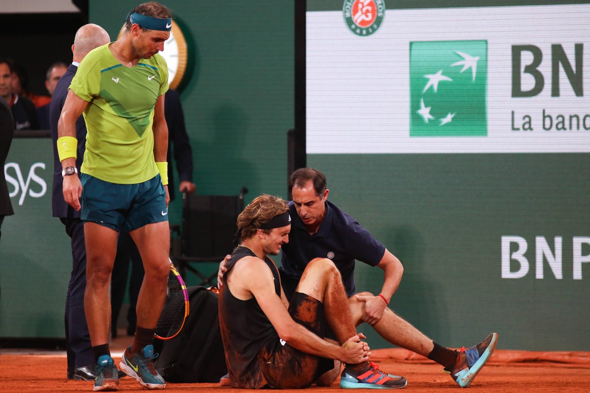 2022 French Open - Day Thirteen Alexander Zverev injury during his match against Rafael Nadal on Philipe Chatrier court in the 2022 French Open semi-finals. PARIS France PUBLICATIONxNOTxINxFRA Copyrig ...