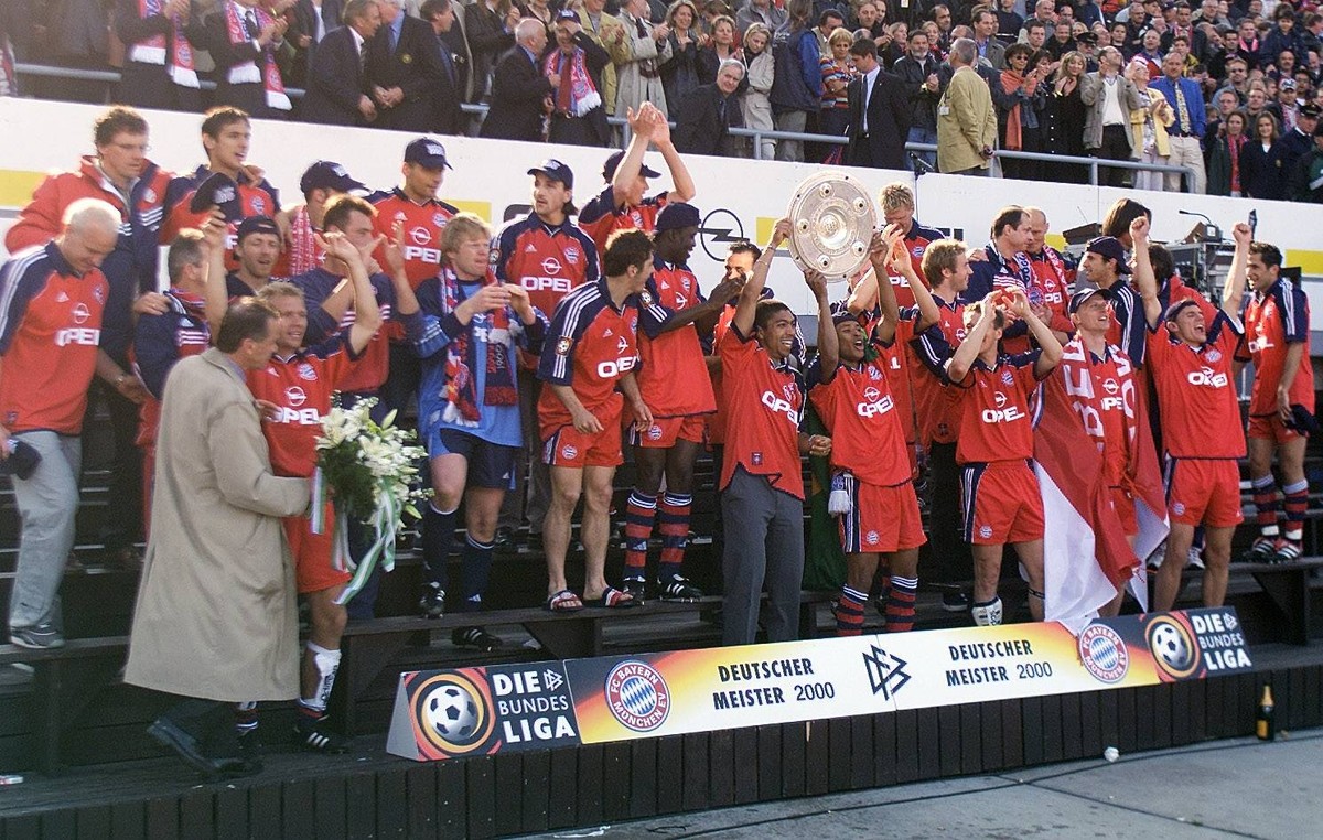 Die guten alten Zeiten: Das Bundesliga-Logo, das DFB-Logo, die Trikots, alles einfach
