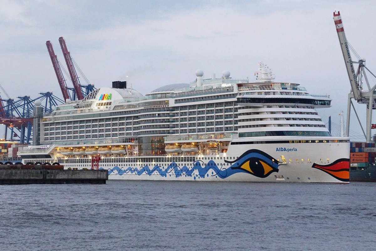 Kreuzfahrt - Fotoeindruecke zum Thema Kreuzfahrt bei einer AIDAperla Kreuzfahrt von Hamburg zu den Britischen Inseln und Norwegen und zurueck nach Hamburg in 8 Tagen. AIDAperla einlaufen in Hamburg Kr ...