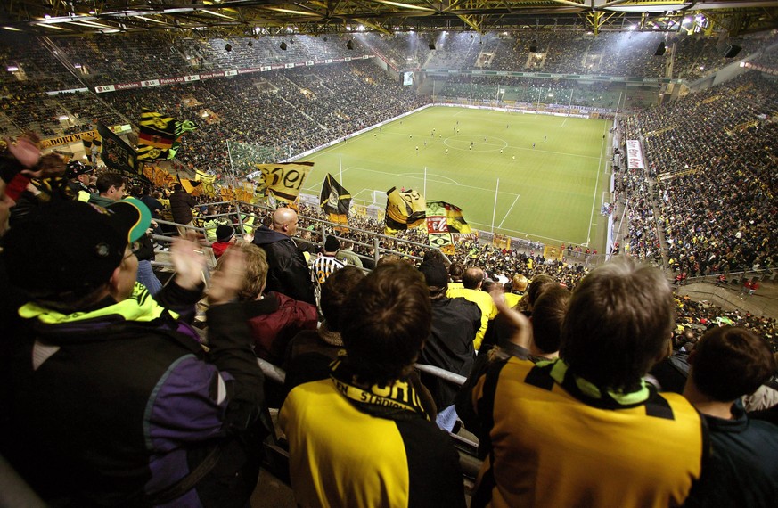 BVB Fans im ausverkauften Signal Iduna Park. Auch am Samstag gegen Leipzig wird es nach über 700 Tagen wieder so sein.