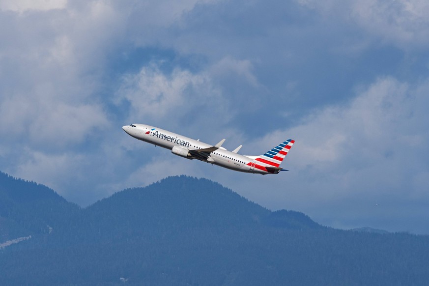 September 18, 2023, Richmond, British Columbia, Canada: An American Airlines Boeing 737-800 jetliner N974AN airborne after take-off from Vancouver International Airport. Richmond Canada - ZUMAs202 202 ...