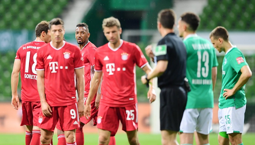 Fussball v.l. Thomas Mueller, Robert Lewandowski, Jerome Boateng, Thomas Mueller Bayern Bremen, 16.06.2020, Fussball Bundesliga, SV Werder Bremen - FC Bayern Muenchen Bremen *** Football from Thomas M ...