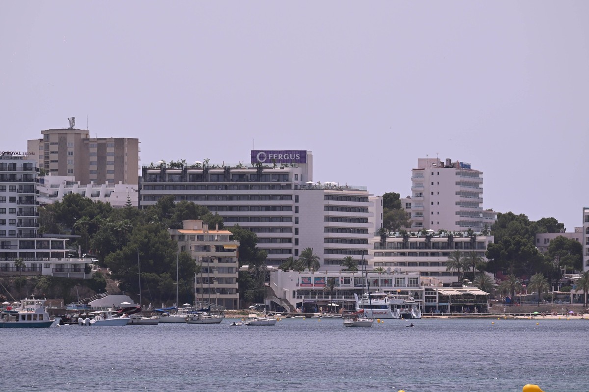 20240618 Palma de Mallorca PALMA, SPAIN - JUNE 18 2024 : Palmanova Beach at - Palma de Mallorca on June 18, 2024 in Palma, . Palma Baleares Spain *** 20240618 Palma de Mallorca PALMA, SPAIN JUNE 18 20 ...