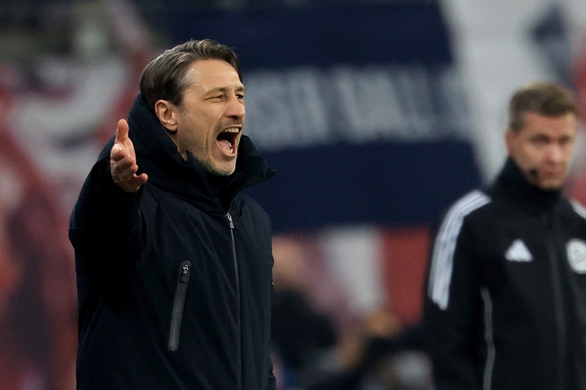 ARCHIV - 15.03.2025, Sachsen, Leipzig: Fußball, Bundesliga, RB Leipzig - Borussia Dortmund, Spieltag 26, Red Bull Arena, Dortmunds Trainer Niko Kovac gibt Anweisungen. (zu dpa: «Nmecha vor BVB-Comebac ...