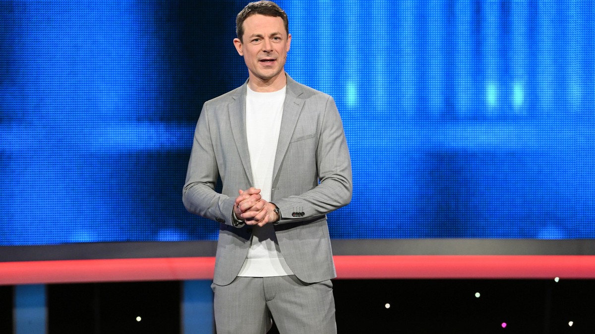ARD GEFRAGT - GEJAGT FOLGE 738, "Alexander Bommes präsentiert beliebtes Quizformat", am Montag (13.05.24) um 18:00 Uhr im ERSTEN.
Moderator Alexander Bommes.
© ARD/Uwe Ernst, honorarfrei - V ...