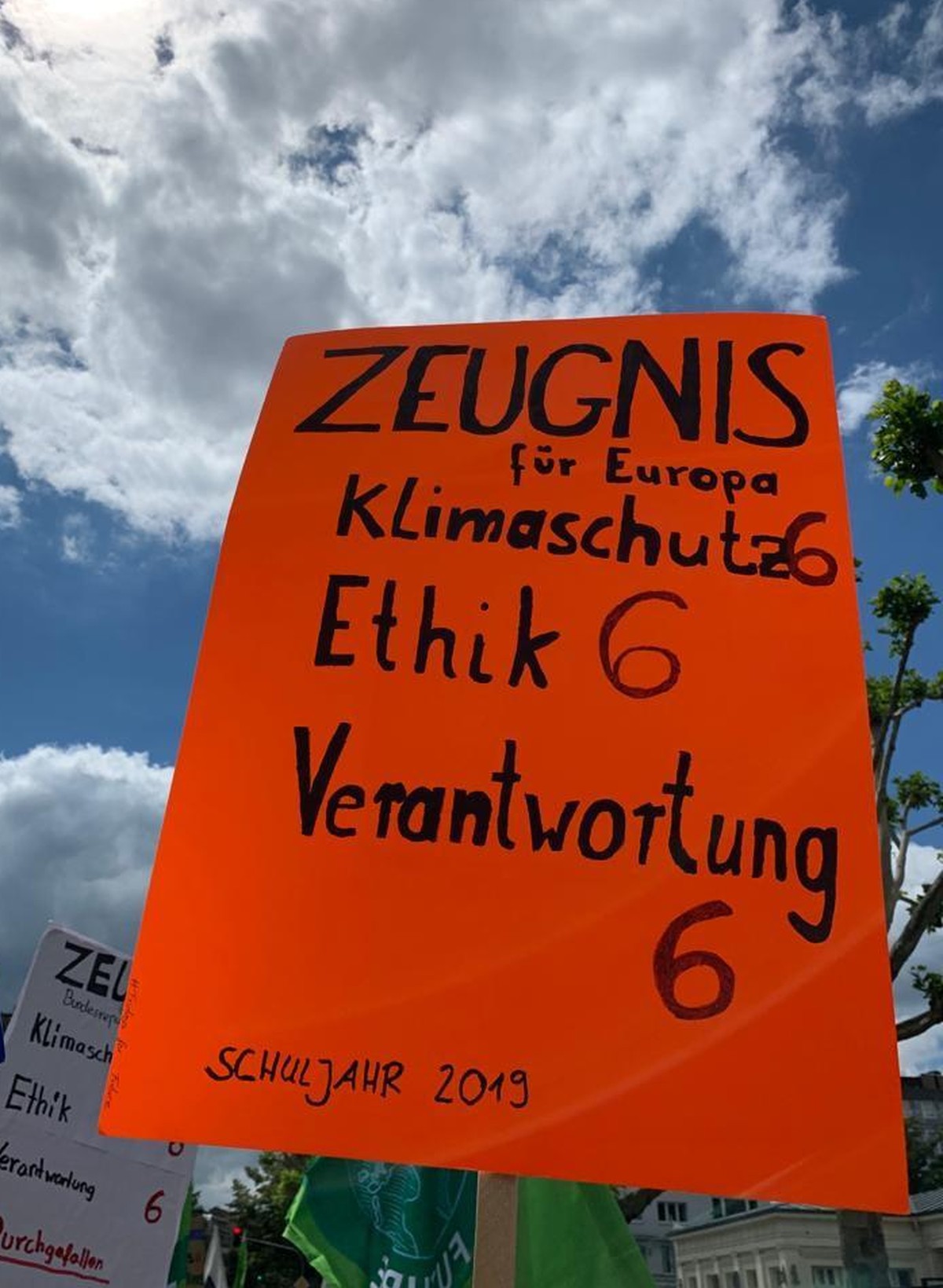 Die politischen Maßnahmen passen nicht zu dem, was auf der Welt passiert. Daniel Obst stellt Europa ein ungenügendes Zeugnis aus.