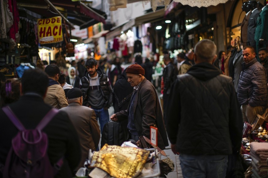 A street vendor sells hand bags in a street market in Eminonu commercial district in Istanbul, Turkey, Monday, Nov. 7, 2022. Annual inflation in Turkey continued to rise in October, according to offic ...