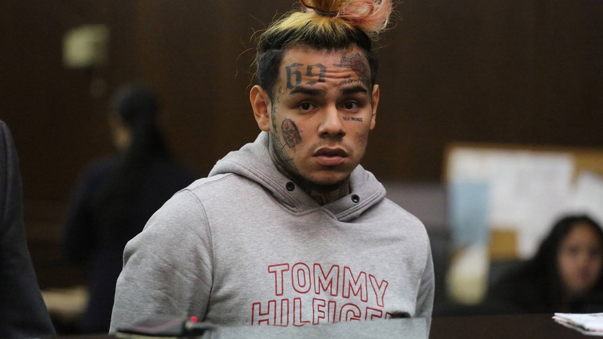 July 11, 2018 - Manhattan, NY, USA - Daniel Hernandez, aka, Tekashi 69, aka 6ix9ine, appears at his arraignment in Manhattan Criminal Court on Wednesday, July 11, 2018. Manhattan USA PUBLICATIONxINxGE ...