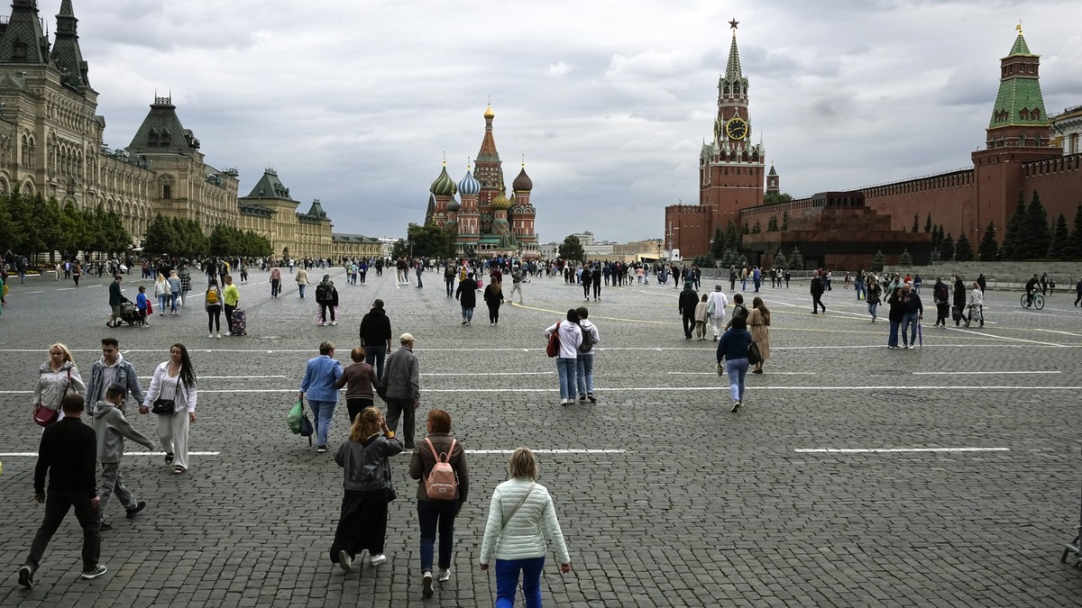 Una donna russa provoca il Cremlino con un atto coraggioso sulla Piazza Rossa