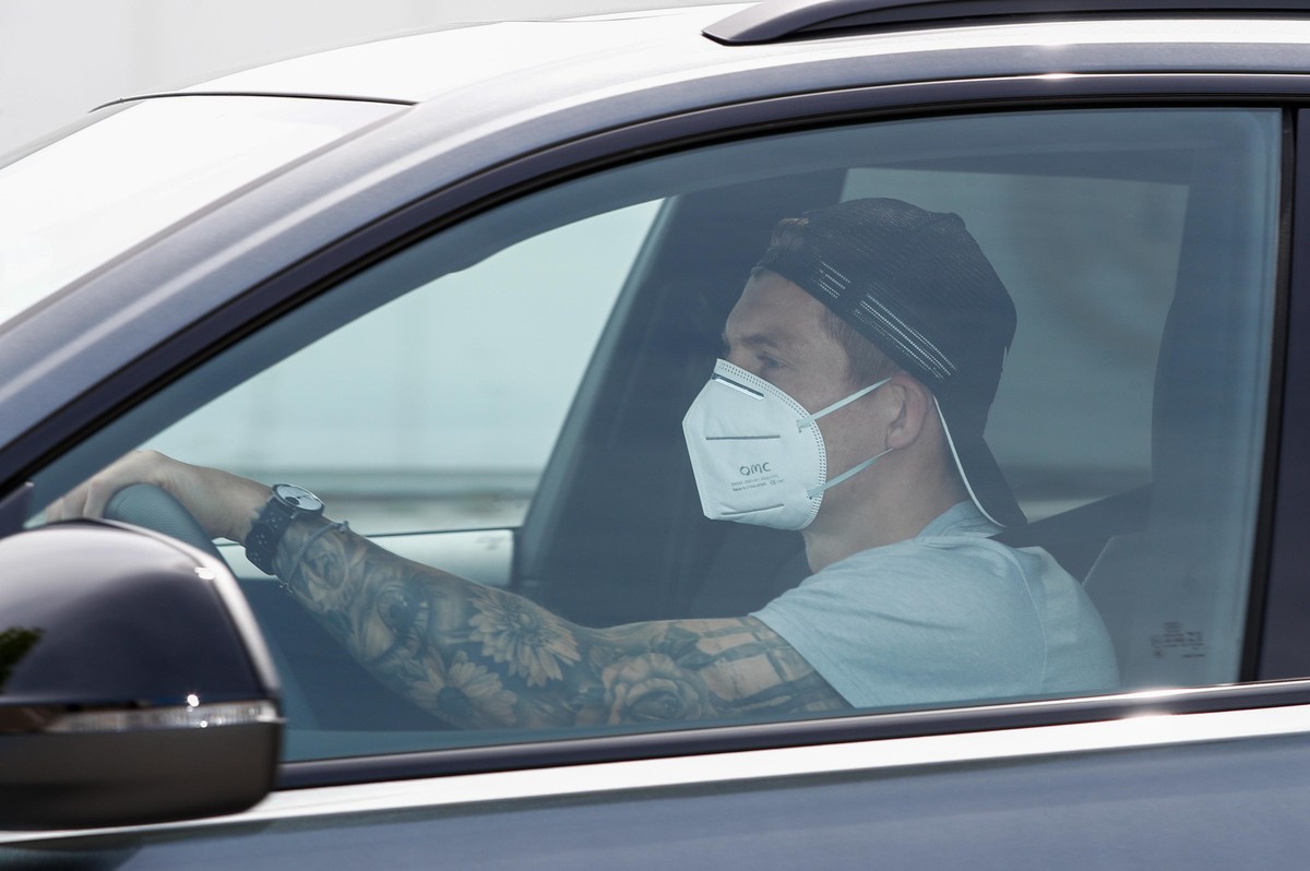 FC Real Madrid Toni Kroos arrives at Sports City of Valdebebas for COVID-19 PCR tests following the outbreak of the coronavirus disease (COVID-19), Madrid, Spain, May 6, 2020.