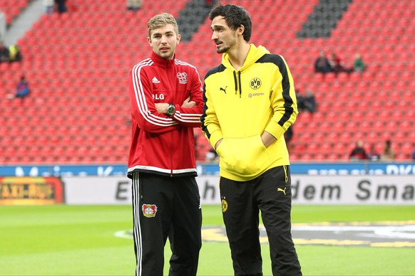 Christoph Kramer (#23, Bayer 04 Leverkusen) mit Mats Hummels (#15, Borussia Dortmund), Bayer 04 Leverkusen vs. Borussia Dortmund, Fussball, 1. Bundesliga, 21.02.2016, Foto: Deutzmann/Eibner