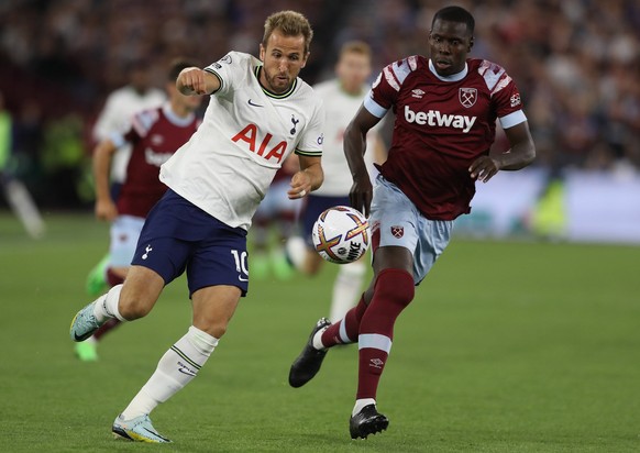 London, England, 31st August 2022. Harry Kane of Tottenham Hotspur Kurt Zouma of West Ham United challenge for the ball during the Premier League match at the London Stadium, London. Picture credit sh ...