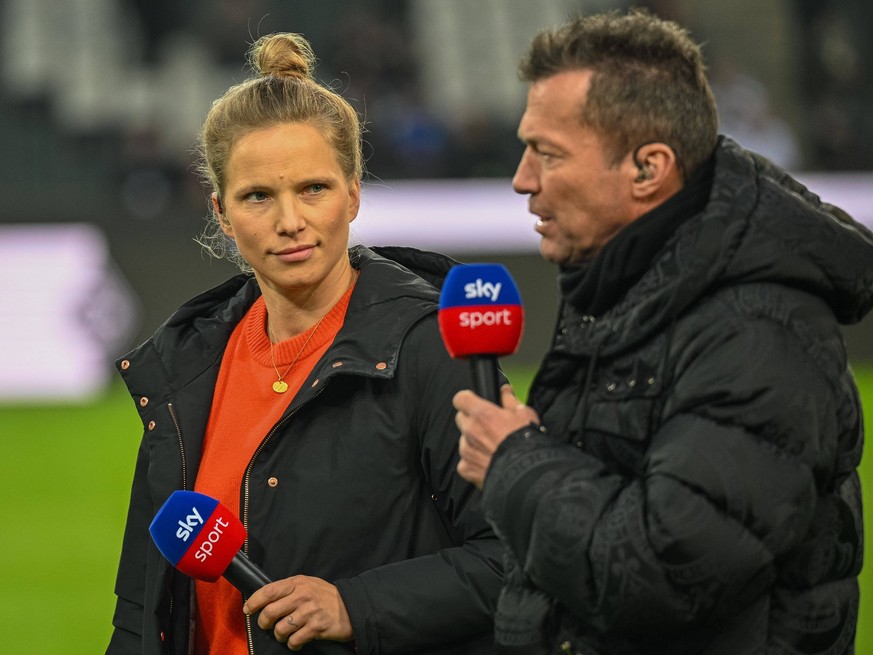 Tabea Kemme und Lothar Matthaeus. VfL Borussia Moenchengladbach vs. FC Schalke 04, Fussball, Bundesliga, 19. Spieltag, Saison 2022/2023, 04.02.2023 DFB/DFL Regulations prohibit any use of Photographs  ...