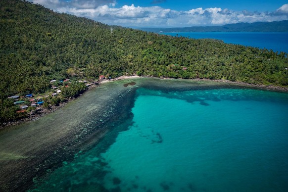 POLA, PHILIPPINES - MARCH 08: An aerial view shows oil slick from the sunken tanker MT Princess Empress along a shoreline on March 08, 2023 in Pola, Oriental Mindoro, Philippines. Authorities are raci ...