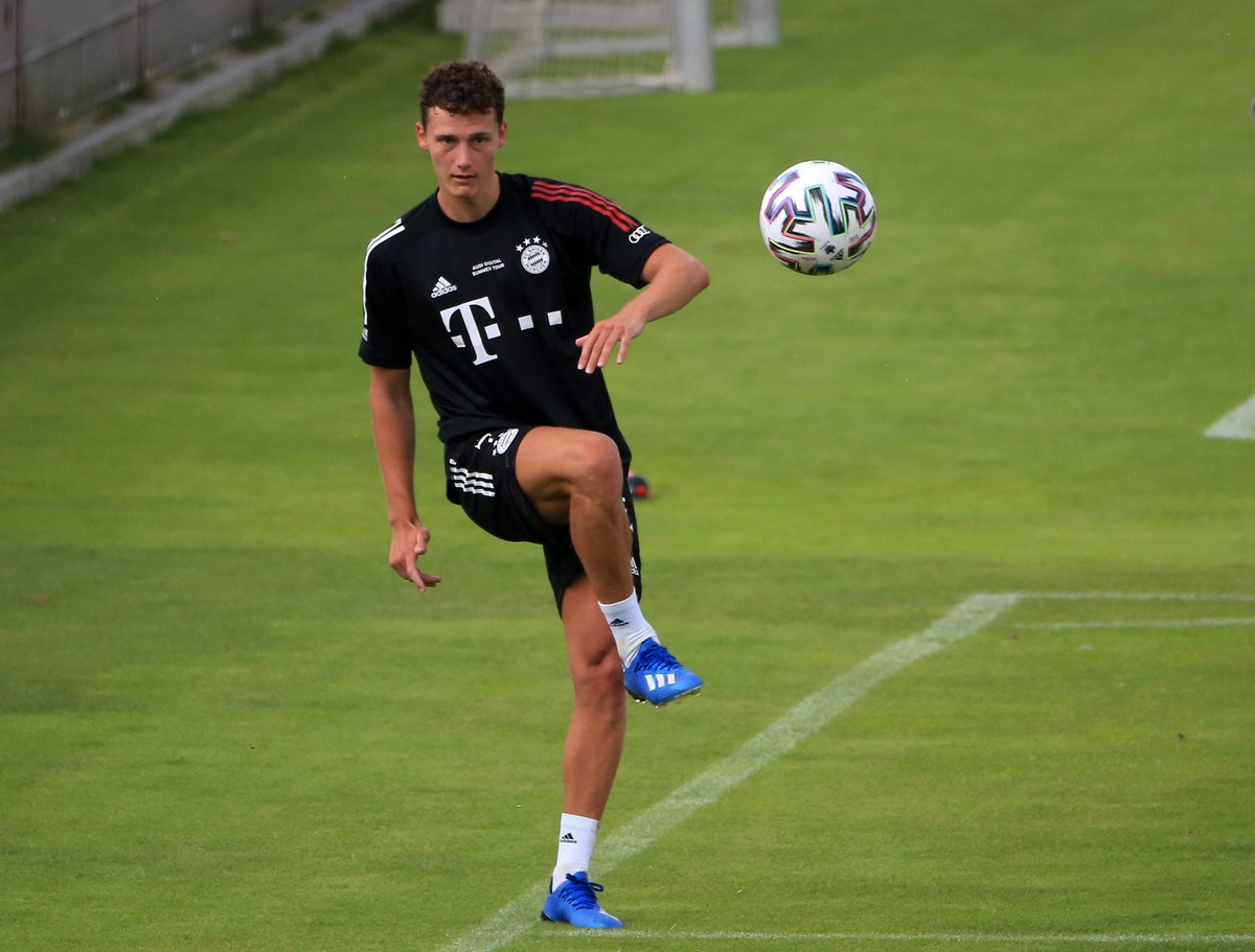 20200723, FC Bayern Training, Saebenerstrasse Muenchen, Fussball, im Bild: Benjamin Pavard FCB *** 20200723, FC Bayern Training, Saebenerstrasse Munich, soccer, sports, in the picture Benjamin Pavard  ...