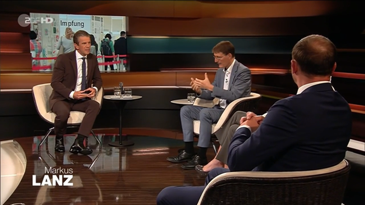 Karl Lauterbach (m.) möchte Geimpfte mit anderen Regeln und Möglichkeiten versehen.