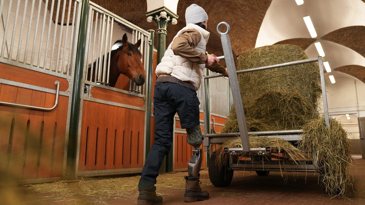 Siglinds Alltag besteht aus viel körperlicher Arbeit.