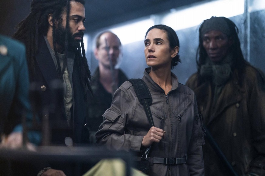 Daveed Diggs, Jennifer Connelly, Snowpiercer Season 2 2021 Credit: David Bukach / TNT / The Hollywood Archive Los Angeles CA PUBLICATIONxINxGERxSUIxAUTxONLY Copyright: xDavidxBukachx 34094007THA