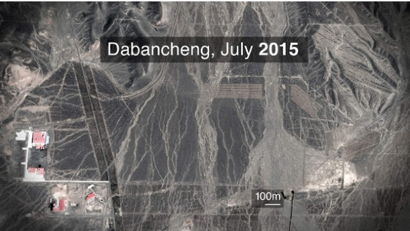 Die Satellitenaufnahme zeigt den Standort des künftigen Lagerkomplexex bei Dabancheng im Juli 2015.