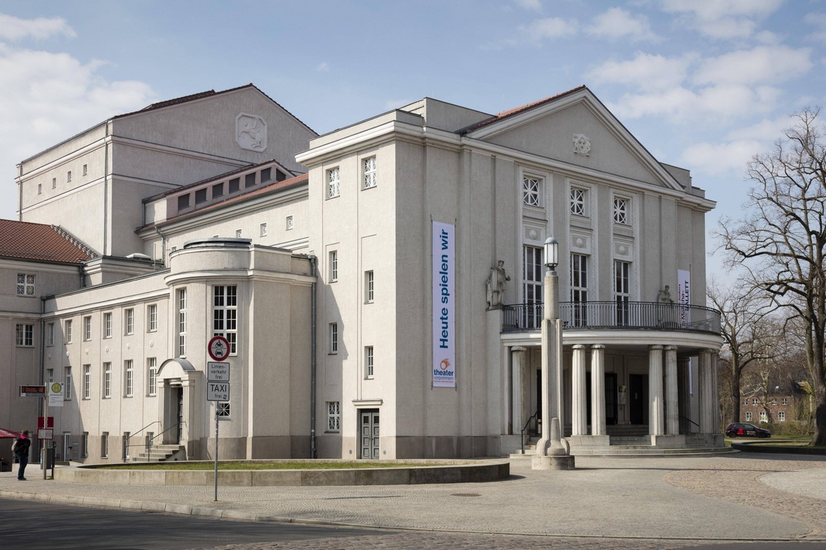 Theater Vorpommern, Stralsund, Hansestadt, Mecklenburg-Vorpommern, Deutschland, Europa *** Theater Vorpommern, Stralsund, Hanseatic City, Mecklenburg-Western Pomerania, Germany, Europe Copyright: imag ...