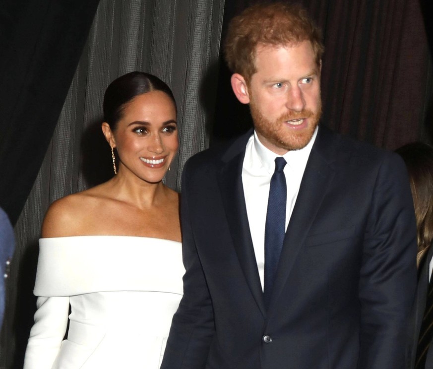 December 6, 2022, New York City, New York, USA: MEGHAN MARKLE and PRINCE HARRY, the Duke and Duchess of Sussex, seen during the red carpet arrivals at Robert F. Kennedy Human Rights Ripple of Hope Gal ...