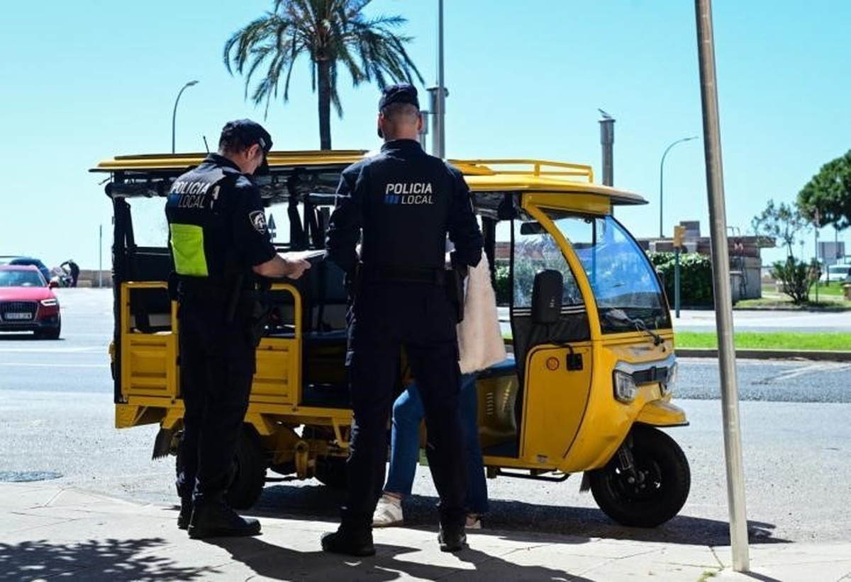 In Mallorca geht die Polizei gegen illegale Tuk Tuks vor.