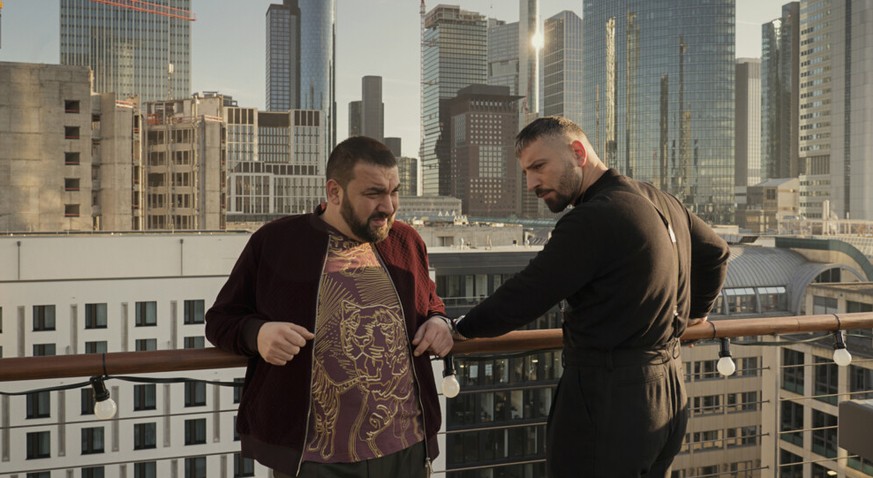 Semir(sahin Eryilmaz)Kalifa(Murathan Muslu) Show 2019/ exklusive Teaser-Trailer Premiere bei bild.de am Samstag, 06. Juli. Ab 16.00 Uhr 

SKYLINES (4. deutsche Netflix Original Serie) 
TEASER-TRAILER  ...