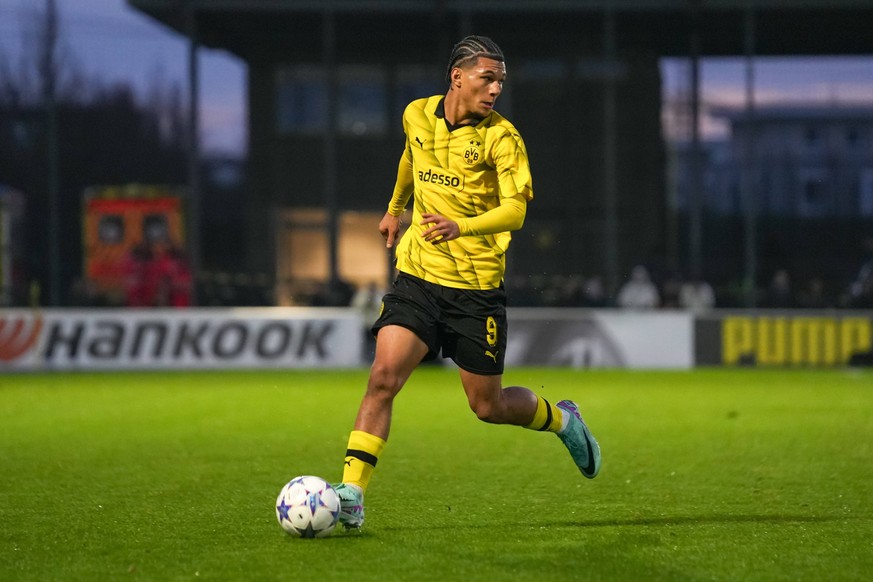 Mittwoch, 13.12.2023 Saison 2023 2024 6. Spieltag UEFA Youth League im BVB Fußballpark Hohenbuschei, Dortmund, Germany. BV Borussia Dortmund U19 - Paris Saint-Germain U19. Paris Josua Brunner BVB ***  ...